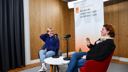 „Käseheldin“ Eva Scharnagl (l.) im Podcast-Interview mit JW NÖ-Vorsitzender Katharina Alzinger-Kittel.