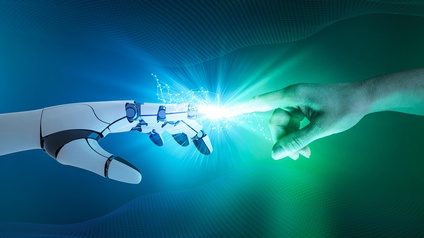 Vor einem blau-grünen Hintergrund treffen seitlich ein menschlicher Zeigefinger und ein Zeigefinger eines Roboters in der Mitte aufeinander