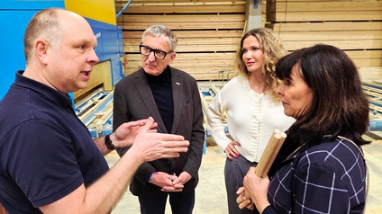 Martha Schulz und Josef Herk: Besuch eines Unternehmens der Holzindustrie, Murau