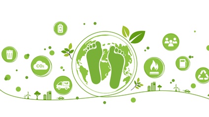 Illustration CO2-Fußabdruck: Mittig grüne Fußsohlen auf Erdkugel deren Umrandung sich zu Bodenfläche verjüngt, darauf Gebäude, Autos , Windräder und Bäume, ringsum Blätter und grüne Kreise mit weißen Symbolen wie Wolke mit Schriftzug CO2 und weitere