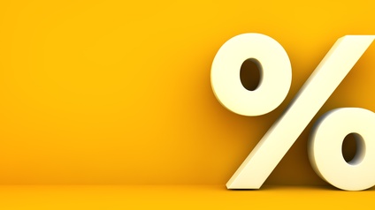 Hellgelbes Prozentzeichen: Querstrich mit links und rechts höher und niedriger positionierter 0 - auf kräftig gelbem Hintergrund