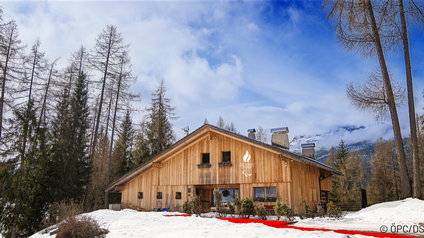 Außenansicht des Österreich-Hauses bei den Paralympics 2026