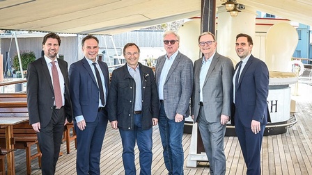 Der von der Sparte Bank und Versicherung initiierte HAK-Ausbildungsschwerpunkt Finanz- und Risikomanagement (FiRi) feierte sein 20-jähriges Bestehen .