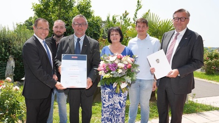 Wirtschaftskammerpräsident Mst. Andreas Wirth, Raphael Kropf, KommR Josef Kropf, Sieglinde Kropf, Michael Kropf und Wirtschaftskammerdirektor Harald Schermann (v. l.). 