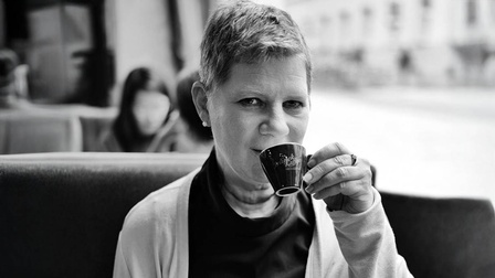 Andrea Wittmann im Kaffeehaus
