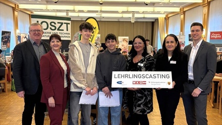 Freddy Fellinger (WK-Regionalstellenleiter), Komm.R Mst.in. Martina Mohapp (Regionalstellenobfrau), Luis Hauer (Schüler), Andreas Tritremmel (Schüler), Jutta Mohl (AMS- Geschäftsstellenleiterin Oberpullendorf), Sabine Lehner (WK) und Daniel Baumann (Bildungsdirektion) (v. l.) 