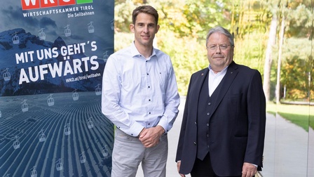 13 Jahre stand Franz Hörl (r.) an der Spitze der Fachgruppe der Tiroler Seilbahnwirtschaft, nun übergibt er die Obmannschaft an Reinhard Klier (l.). 