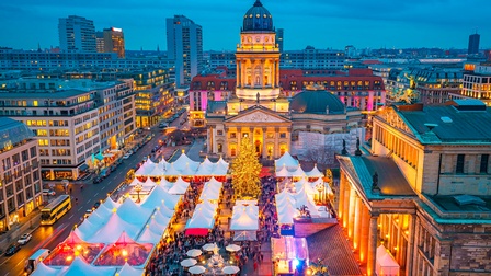 Neue Sehenswürdigkeiten und viele Weihnachtsmärkte locken nach Berlin.