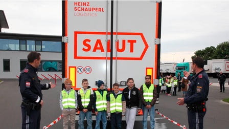 Bei Heinz Schauperl Logistics in der Südoststeiermark fand ein Verkehrssicherheitstag für Schüler statt.