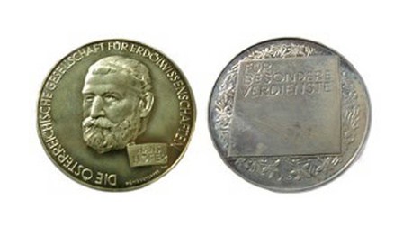 Vorder- und Rückseite der Hans Höfer Medaille der ÖGEW