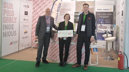 Nikos Karageorgos, Manuela Sandler (beide AußenwirtschaftsCenter Athen) und Alexander Eschlböck-Kumschier (Eschlböck Maschinenfabrik GmbH) am AUSTRIA-Messestand