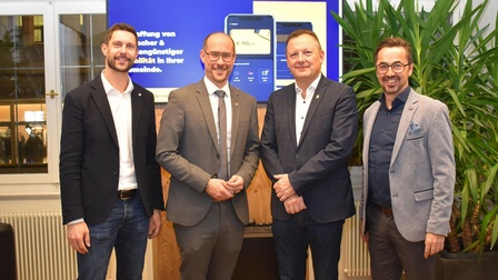 Wollen die Initiative CALEMO in ganz Tirol etablieren (v.l.): Gabriel Klammer (Geschäftsführer der Tiroler Taxi-Innung), Landesrat Mario Gerber, Gemeideverbandspräsident Karl-Josef Schubert und Markus Freund (Obmann der Tiroler Taxi-Innung).