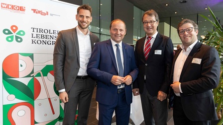 Agrarmarketing-Geschäftsführer Matthias Pöschl, Landeshauptmann-Stellvertreter Josef Geisler, WK-Vizepräsident Martin Wetscher und Stefan Mair, Obmann des Tiroler Lebensmittelhandels