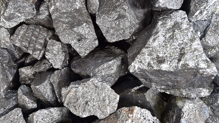 Silber glänzende Steinde in Nahaufnahme