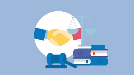 Händedruck in einem weißen Kreis, daneben steht eine Waage auf mehreren Büchern mit Paragraphen-Aufschrift sowie liegt ein Richterhammer vor einem hellblauen Hintergrund