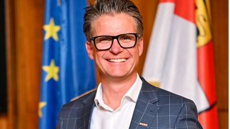 Ahm Smile mit Flagge