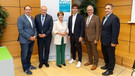 Gruppenfoto der Vortragenden mit Herwig Draxler und Reinhart Rohr