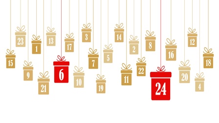 Adventkalender: Goldene Packerl mit Nummern hängen an einem Faden von oben herab.