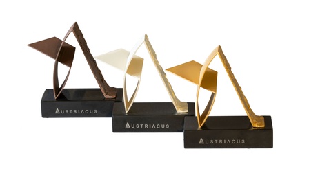 Gold-, Silber- und Bronzetrophäe des Bundeswerbepreises AUSTRIACUS