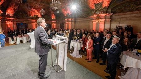 WKNÖ-Präsident Wolfgang Ecker schaut mit Optimismus und Tatkraft ins neue Wirtschaftsjahr 2026.