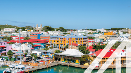 St John's, Antigua and Barbuda. Panoramablick auf die Hauptstadt, skyline und Hafen