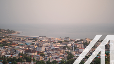 Blick auf Monrovia, Hauptstadt von Liberia, Meer im Hintergrund
