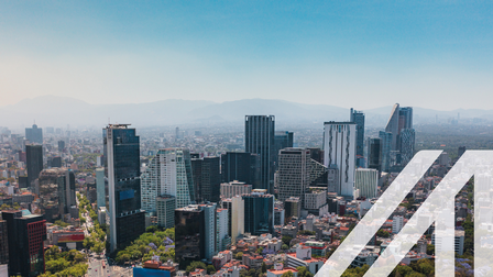Blick auf die moderne Stadt von Mexiko City mit vielen Wolkenkratzern