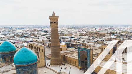 Blick auf die Kalon Moschee in Bukhara, Usbekistan. UNESCO Welterbe. Über das Bild wurde ein weißes Austria A gelegt.
