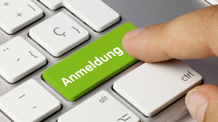 Computertastatur mit einer Tasten mit der Aufschrift Anmeldung