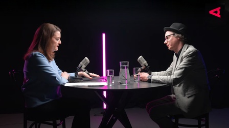 Ein Mann und eine Frau im Interview