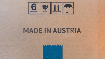 Karton mit der Aufschrift Made in Austria