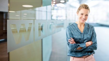 Keyvisual FIW vor WKÖ Logo