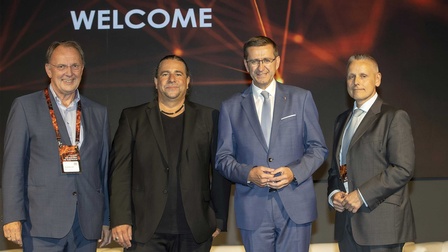 Gruppenbild mit Robert Pfarrwaller (Rexel Cluster Director für Österreich, Schweiz, Deutschland und Slowenien), Bundesinnungsmeister Christian Bräuer, Landesrat Markus Achleitner und Karl Sagmeister (CEO Schneider Electric)