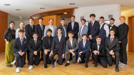 Die Final-Teilnehmer:innen von „Be the Best 2026“ mit Martin Nothdurfter (Fachgruppenobmann Ingenieurbüros, WK Tirol) und den Jury-Mitgliedern Klaus Vogler, Benjamin Massow und Lukas Winiwarter. 