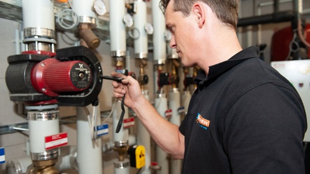 Symbolbild Installateur