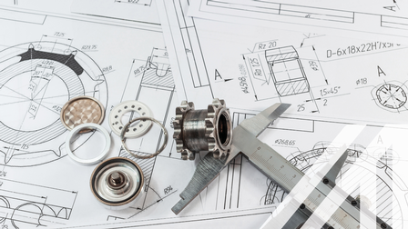 Technische Zeichnung, darüber liegen Getriebe und Bremssattelteile aus Stahl.