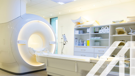 Kernspintomograph in einem Krankenhaus / Klinik / Praxis