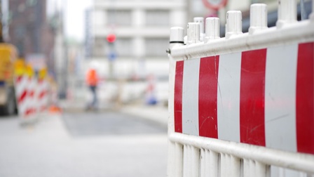 Straßenabsperrung wegen Baustelle