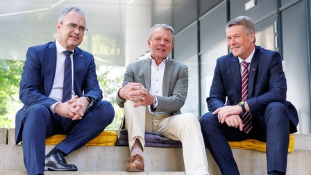 Präsentierten den iHub Graz, die gemeinsame Transfergesellschaft für Spitzen-Spin-offs: (v.l.) Peter Riedler, Rektor der Universität Graz, Alexander Rosenkranz, Vizerektor der Med Uni Graz, und Horst Bischof, Rektor der TU Graz.