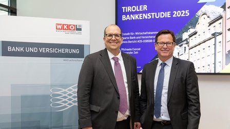 Alexander Zeh (l.) von Ipsos Austria und Spartenobmann Patrick Götz (r.) präsentierten die Ergebnisse der Tiroler Bankenstudie 2025. 