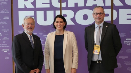Gelungenes Dreikammertreffen in Alpbach: Michl Ebner, Präsident der Handelskammer Bozen, Barbara Thaler, Präsidentin der Wirtschaftskammer Tirol, und Andrea De Zordo, Präsident der Handelskammer Trient (v.l.). 
