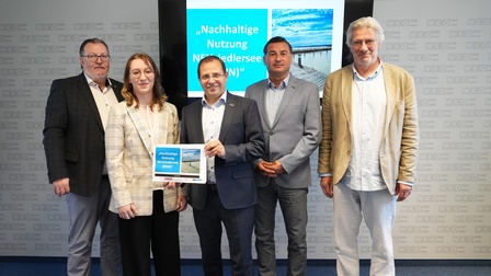 Projektleiter Franz Perner, Vanessa Sochr (Bundesministerium für Wirtschaft, Energie und Tourismus), Wirtschaftskammerpräsident Mst. Andreas Wirth, Honorarkonsul Károly Zsolt Balogh (Österreichisches Honorarkonsulat Steinamanger) und Projektbegleiter Felix Josef (v. l.)