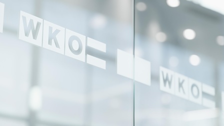 WKO-Logo auf Glas