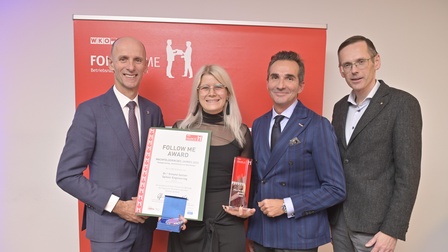 Landesrat Willibald Ehrenhöfer, Sparkassen-Vorstand Oliver Kröpfl und WKO Steiermark Vizepräsident Dietmar Schweiggl gratulieren