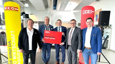 Erich Ermler sen., Regionalstellenobmann Robert Frank, Wirtschaftskammerpräsident Andreas Wirth, WK-Direktor Harald Schermann und Erich Ermler jun. (v. l.). 