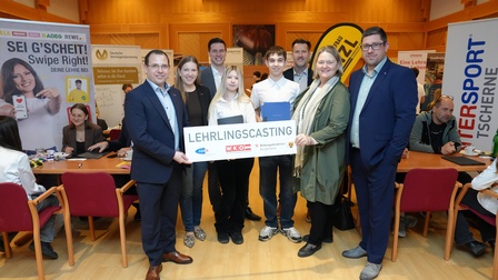 Wirtschaftskammerpräsident Mst. Andreas Wirth, Regionalstellenleiterin Evelyn Zarits, Schulqualitätsmanager Daniel Baumann (Bildungsdirektion), Schülerin Elina Pointner, Schüler Peter Gossmann, Christoph Pronai-Mariel (Bildungsdirektion), AMS-Landesgeschäftsführerin Helene Sengstbratl und Regionalstellenobmann Rene Fasching (v. l.) 