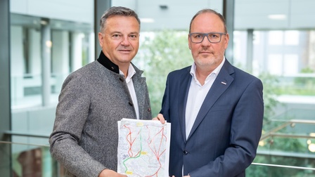 Spartenobmann Schneckenreither und WKOÖ-Direktor-Stv. Dallamaßl