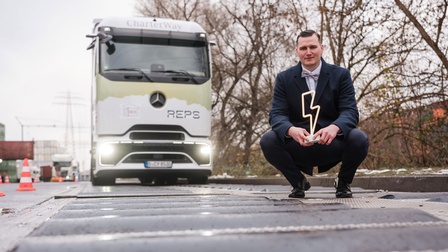 Alfons Huber von REPS bei seiner Energie-Bodenschwelle