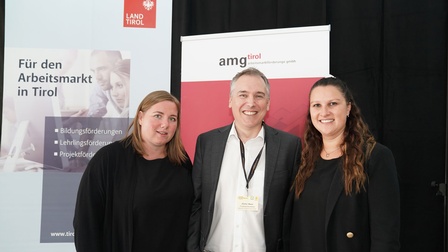 Die diplomierten Lehrlingsausbilder:innen Patricia Amplatz, Dieter Monz und Anja Haberl (v.l.) von der Firma Opbacher Installationen GmbH aus Fügen im Zillertal beim Ausbilder:innen-Kongress in Zirl.