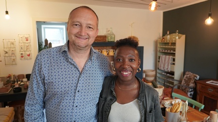 Charity und Jochen Putz kamen mit ihrem Label „chary chic“ beim  Jungunternehmer:innenpreis auf den 3. Platz in der Kategorie „Regionenrocker“.